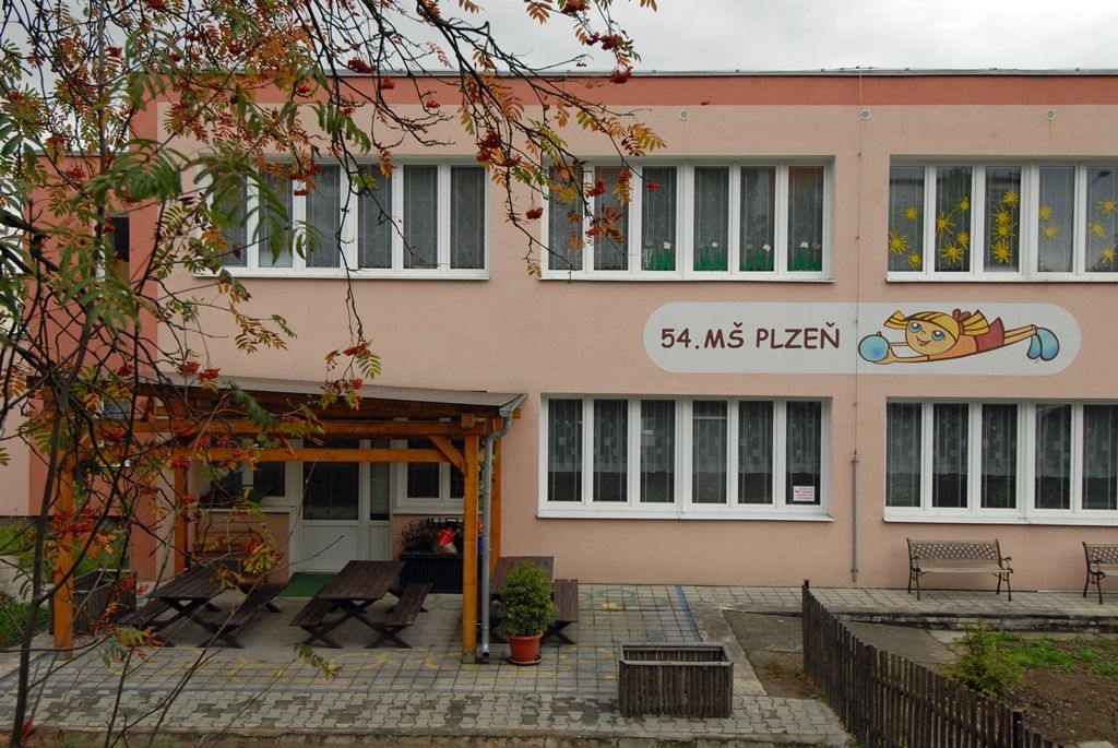 Výstavbou dvou nových pavilonů se dvojnásobně zvýšila kapacita míst v 54. mateřské škole