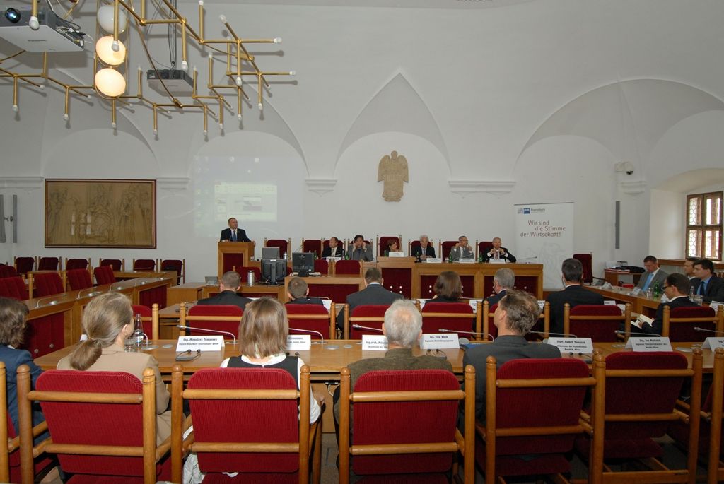 Na plzeňské radnici se s primátorem Martinem Baxou setkala bavorská státní ministryně pro rodinu, práci, sociální věci a integraci Emilie Müller. Cílem plzeňského dopoledního programu v rámci dvoudenní návštěvy České republiky bylo představení projektu Plzeň – Evropské hlavní město kultury 2015, prezentace hospodářského prostoru a oblasti Plzeň – Horní Falc v Evropském regionu Dunaj – Vltava. (foto: 2.9.2014)