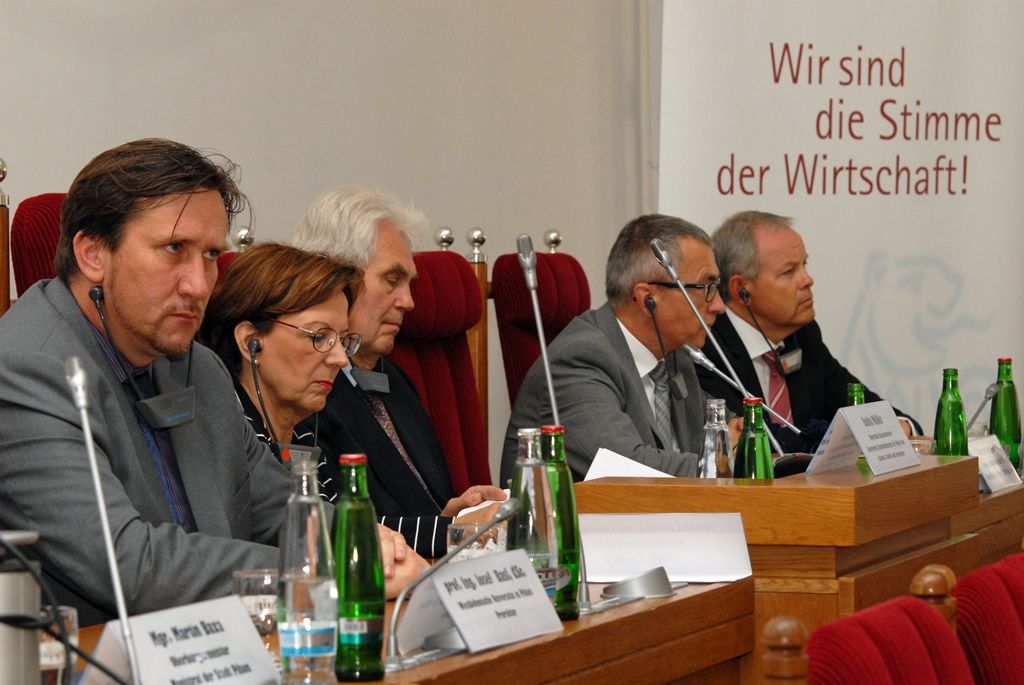 Na plzeňské radnici se s primátorem Martinem Baxou setkala bavorská státní ministryně pro rodinu, práci, sociální věci a integraci Emilie Müller. Cílem plzeňského dopoledního programu v rámci dvoudenní návštěvy České republiky bylo představení projektu Plzeň – Evropské hlavní město kultury 2015, prezentace hospodářského prostoru a oblasti Plzeň – Horní Falc v Evropském regionu Dunaj – Vltava. (foto: 2.9.2014)