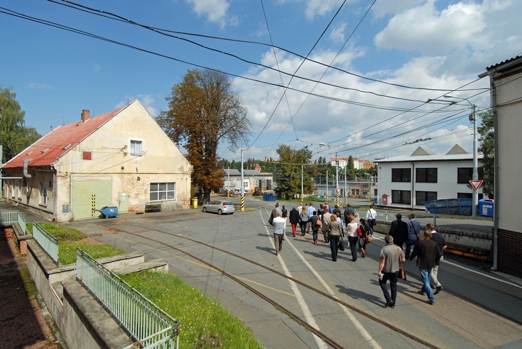 Část bývalého depa se příští rok stane zázemím pro některé kulturní akce projektu Evropské hlavní město kultury. Netradiční a zajímavé místo... (foto: 27.8.2014)