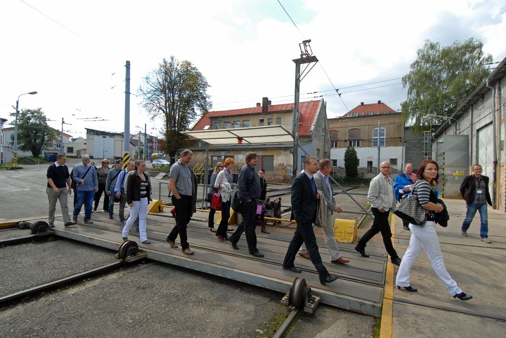 Část bývalého depa se příští rok stane zázemím pro některé kulturní akce projektu Evropské hlavní město kultury. Netradiční a zajímavé místo... (foto: 27.8.2014)