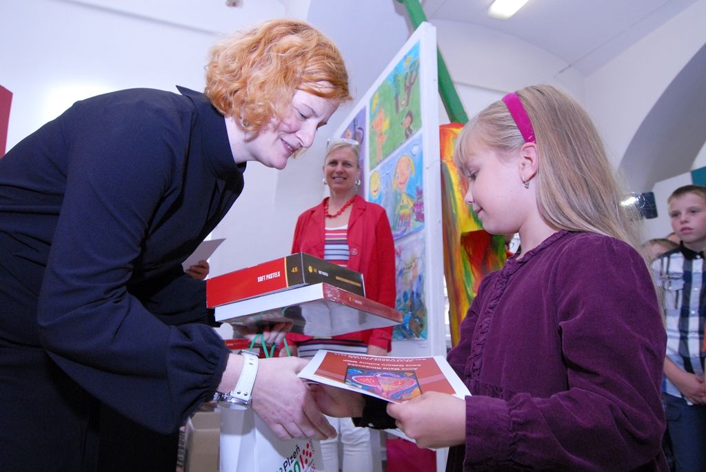 Výtvarné práce žáků mateřských, základních a základních uměleckých škol na téma Malování o hudbě vystavuje galerie Paletka, 1. československá galerie dětského výtvarného projevu. Soutěže vyhlášené pod záštitou primátora Martina Baxy a jeho náměstkyně Evy Herinkové k Roku české hudby 2014 v Plzni se zúčastnili děti 16 plzeňských škol. Ve čtvrtek 11. září 2014 se v Paletce uskutečnila slavnostní vernisáž výstavy spojená s udělováním cen. „Těší mne, že právě hudba inspirovala k malování tolik dětí. Všem přeji hodně úspěchů v další tvorbě,“ uvedla před samotným vyhodnocením soutěže náměstkyně Eva Herinková.