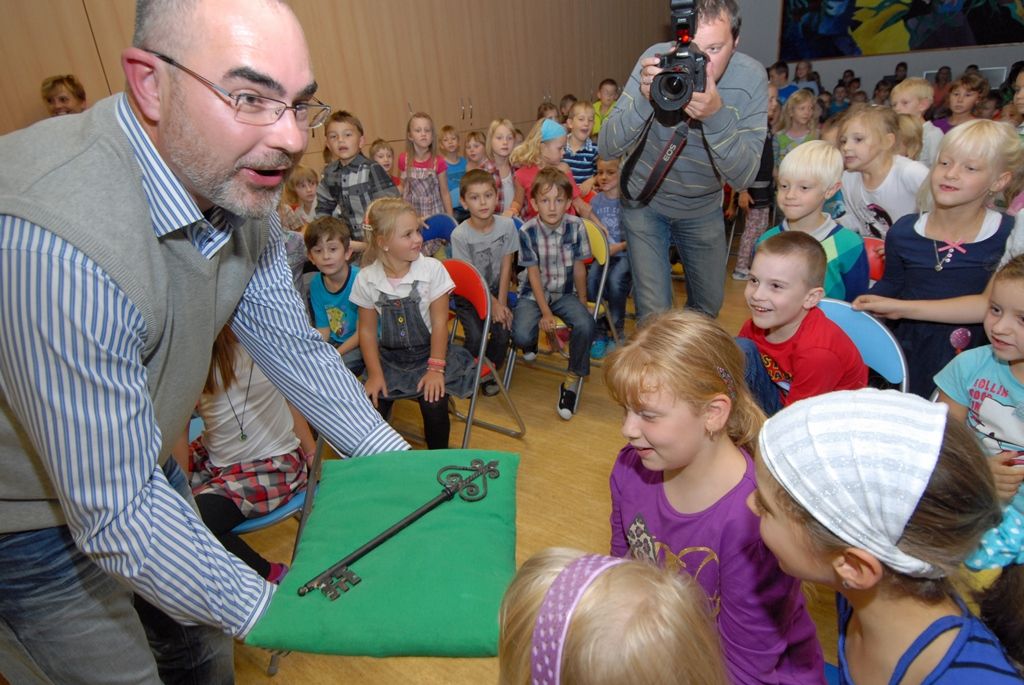 Převzetím klíče od města zahájili na 28. základní škole celoroční vědomostní hru