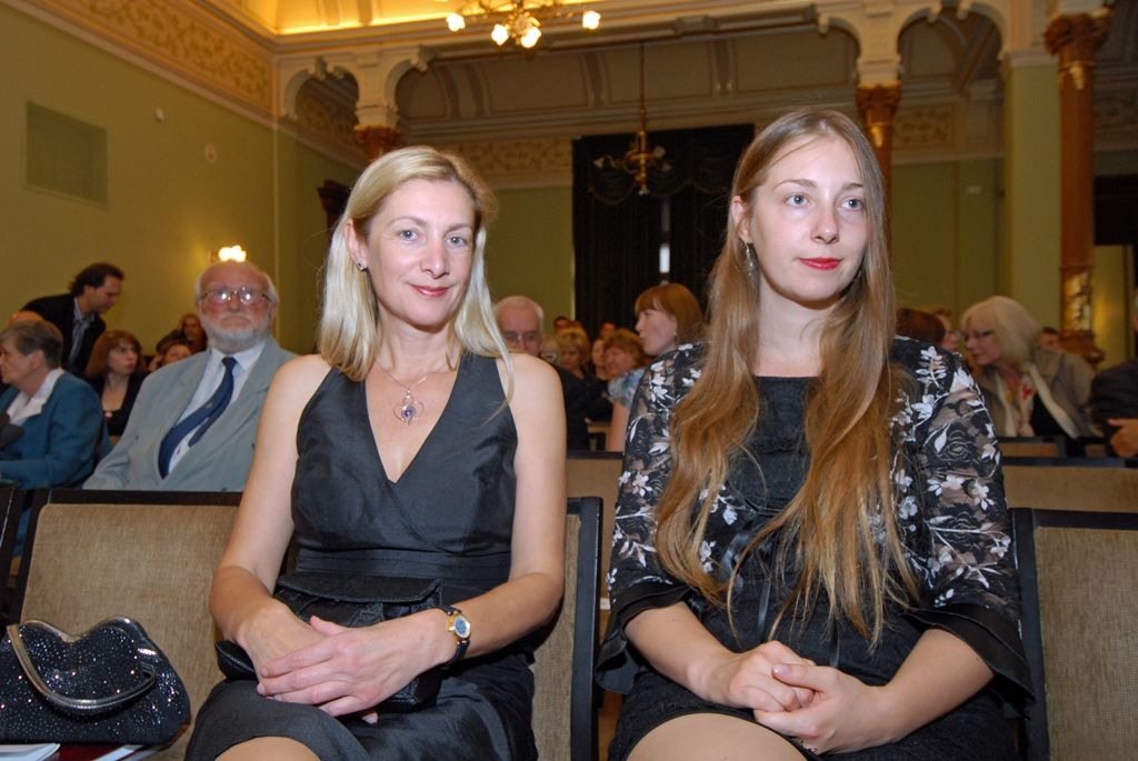 V letošním roce udělilo město Plzeň umělecké ceny podruhé. Ocenění, kterým poukazuje na výjimečné osobnosti v oblasti kultury a umění, převzali Bohdan Bláhovec, Jan Sedláček a Jan Soukup. Společný projekt Fakulty designu a umění Ladislava Sutnara ZČU v Plzni a společnosti Plzeň 2015 s názvem Modeli da Torino se stal kulturní událostí roku. (foto: 17.9.2014)