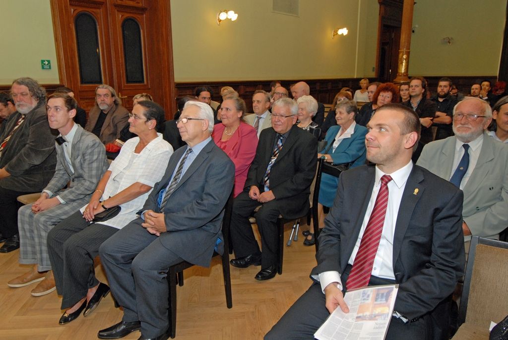 V letošním roce udělilo město Plzeň umělecké ceny podruhé. Ocenění, kterým poukazuje na výjimečné osobnosti v oblasti kultury a umění, převzali Bohdan Bláhovec, Jan Sedláček a Jan Soukup. Společný projekt Fakulty designu a umění Ladislava Sutnara ZČU v Plzni a společnosti Plzeň 2015 s názvem Modeli da Torino se stal kulturní událostí roku. (foto: 17.9.2014)