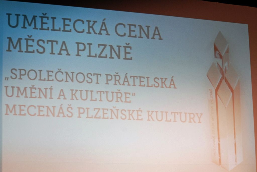 V letošním roce udělilo město Plzeň umělecké ceny podruhé. Ocenění, kterým poukazuje na výjimečné osobnosti v oblasti kultury a umění, převzali Bohdan Bláhovec, Jan Sedláček a Jan Soukup. Společný projekt Fakulty designu a umění Ladislava Sutnara ZČU v Plzni a společnosti Plzeň 2015 s názvem Modeli da Torino se stal kulturní událostí roku. (foto: 17.9.2014)