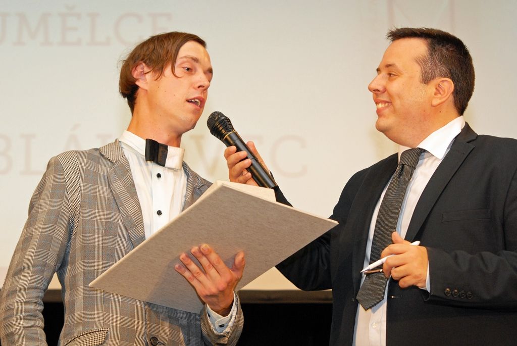 V letošním roce udělilo město Plzeň umělecké ceny podruhé. Ocenění, kterým poukazuje na výjimečné osobnosti v oblasti kultury a umění, převzali Bohdan Bláhovec, Jan Sedláček a Jan Soukup. Společný projekt Fakulty designu a umění Ladislava Sutnara ZČU v Plzni a společnosti Plzeň 2015 s názvem Modeli da Torino se stal kulturní událostí roku. (foto: 17.9.2014)