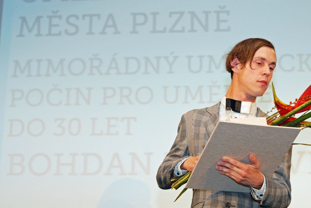 V letošním roce udělilo město Plzeň umělecké ceny podruhé. Ocenění, kterým poukazuje na výjimečné osobnosti v oblasti kultury a umění, převzali Bohdan Bláhovec, Jan Sedláček a Jan Soukup. Společný projekt Fakulty designu a umění Ladislava Sutnara ZČU v Plzni a společnosti Plzeň 2015 s názvem Modeli da Torino se stal kulturní událostí roku. (foto: 17.9.2014)