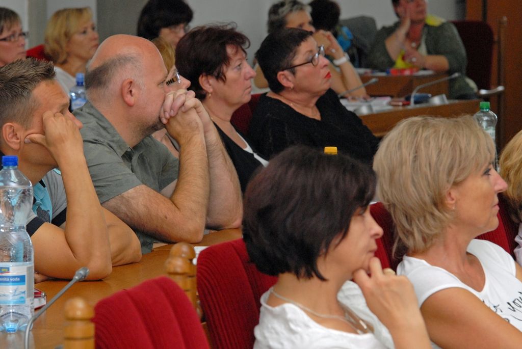S moderními poznatky o výživě a jejím vlivu na zdraví přijela zástupcům vedení plzeňských základních a mateřských škol a vedoucím školních jídelen přednášet specialistka na zdravotní prevenci a výživu s více jak 20letou praxí v oboru Margit Slimáková. (foto: 18.9.2014)