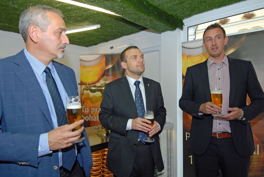 Plzeňský Prazdroj se stal generálním partnerem projektu Plzeň – Evropské hlavní město kultury 2015. Dohodu o spolupráci slavnostně podepsali 25.9.2014 generální ředitel Plzeňského Prazdroje Paolo Lanzarotti, primátor města Plzně Martin Baxa a ředitel společnosti Plzeň 2015 Jiří Suchánek.