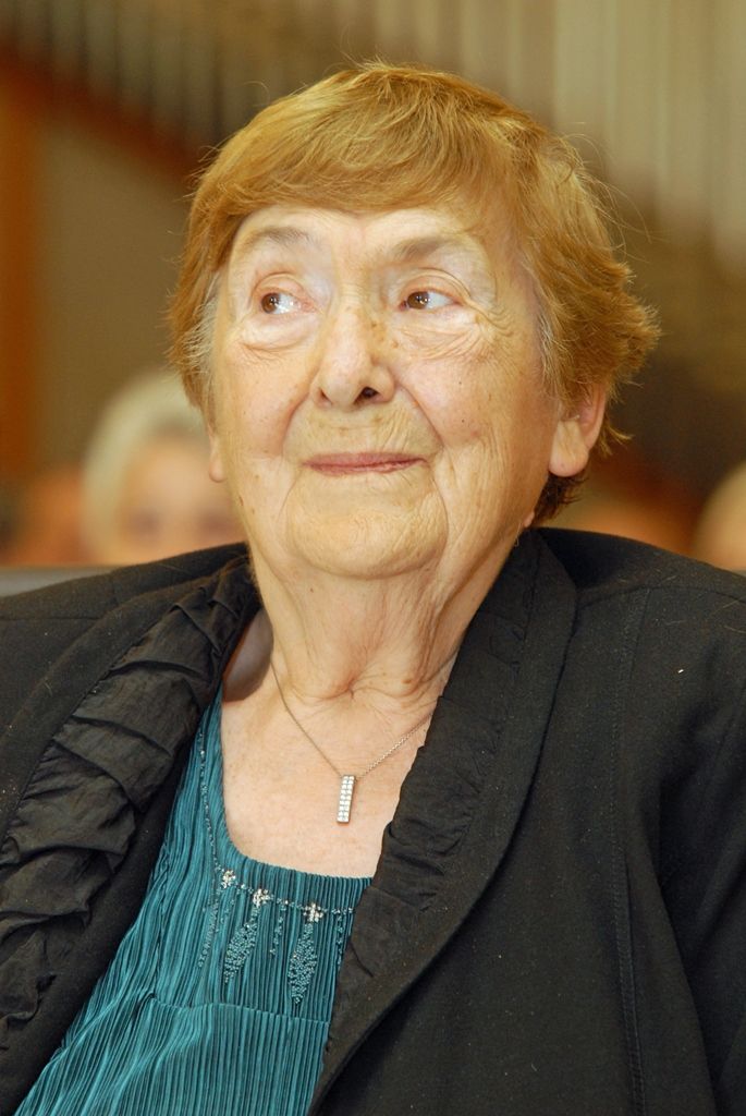 Cenu města Plzně získal na základě rozhodnutí Zastupitelstva města Plzně bývalý městský archivář PhDr. Ing. Ivan Martinovský za publikaci Dějiny města Plzně od počátků osídlení až po současnost, jejímž byl iniciátorem, autorem koncepce a vedoucím autorského kolektivu i jeho nejdůležitějším členem, a za spoluautorství edice Vladislavské zřízení zemské a navazující prameny. Vyobrazení městské historické pečetě obdrželi: prof. Ing. Gabriela Basařová, DrSc.; doc. MgA. Jan Burian; prof. MUDr. Jan Kilian, DrSc.; doc. akad. mal. Josef Mištera; PhDr. Dagmar Svatková. (foto: 28.9.2014)