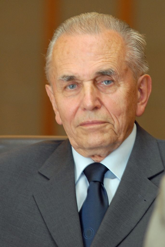 Cenu města Plzně získal na základě rozhodnutí Zastupitelstva města Plzně bývalý městský archivář PhDr. Ing. Ivan Martinovský za publikaci Dějiny města Plzně od počátků osídlení až po současnost, jejímž byl iniciátorem, autorem koncepce a vedoucím autorského kolektivu i jeho nejdůležitějším členem, a za spoluautorství edice Vladislavské zřízení zemské a navazující prameny. Vyobrazení městské historické pečetě obdrželi: prof. Ing. Gabriela Basařová, DrSc.; doc. MgA. Jan Burian; prof. MUDr. Jan Kilian, DrSc.; doc. akad. mal. Josef Mištera; PhDr. Dagmar Svatková. (foto: 28.9.2014)