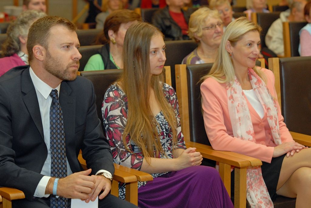 Vernisáž dvou výstav Vizuální poezie peruánské malířky žijící v Anglii Jane McLelland a Ztracený ráj českého malíře a nekonvenčního výtvarníka Otto Plachta předcházela slavnostnímu zahájení Týdne hispánské kultury. Uskutečnilo se v úterý 7. října v obřadní síni plzeňské radnice za přítomnosti velvyslankyně Peruánské republiky J. E. Maríe Landaveri Porturas, zástupce Velvyslanectví Španělska a náměstkyně primátora pro kulturu a cestovní ruch Evy Herinkové. (foto: 7.10.2014)