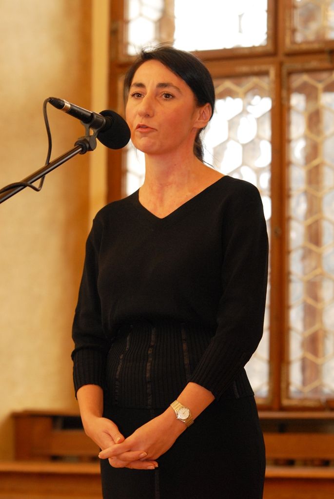 Vernisáž dvou výstav Vizuální poezie peruánské malířky žijící v Anglii Jane McLelland a Ztracený ráj českého malíře a nekonvenčního výtvarníka Otto Plachta předcházela slavnostnímu zahájení Týdne hispánské kultury. Uskutečnilo se v úterý 7. října v obřadní síni plzeňské radnice za přítomnosti velvyslankyně Peruánské republiky J. E. Maríe Landaveri Porturas, zástupce Velvyslanectví Španělska a náměstkyně primátora pro kulturu a cestovní ruch Evy Herinkové. (foto: 7.10.2014)