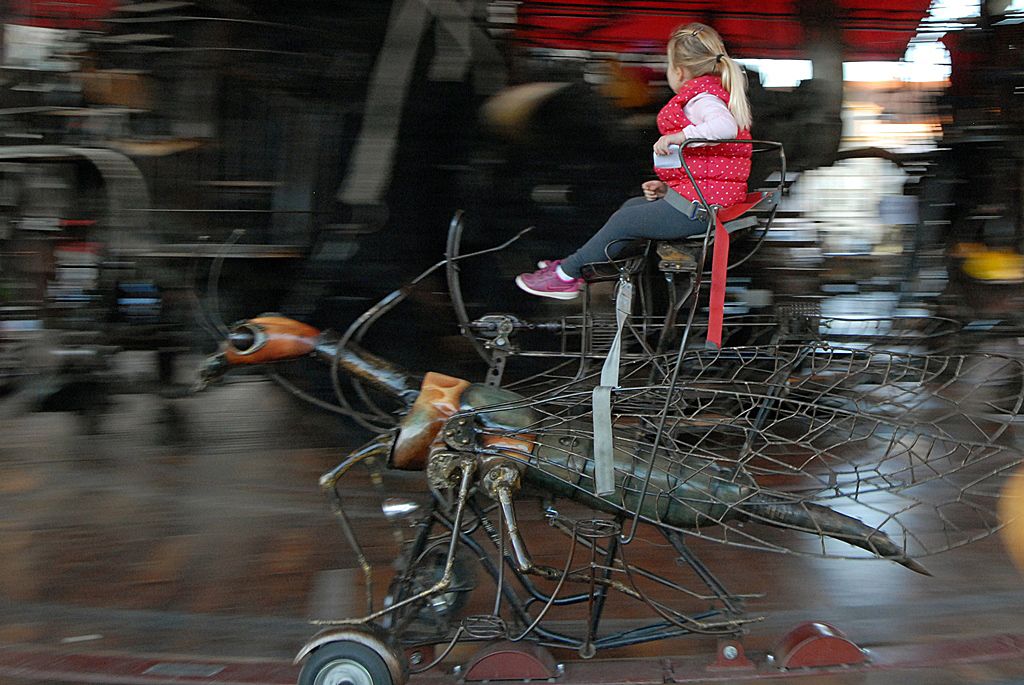Plzeň není prvním městem, kde se manéž s mechanickými loutkami točila. V předchozích letech navštívila Paříž, Madrid, Antverpy, portugalské město Portimão, Milton Keynes v Británii a francouzské město Sénart. (foto: 14.10.2014)