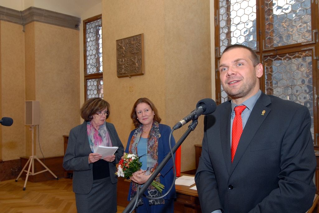 Gymnazistka Lucie Malánová a Ondřej Činčura ze Západočeské univerzity se stali vítězi soutěže, kterou pro studenty z Plzeňského kraje vyhlašuje každoročně Velvyslanectví Peru. Tématem písemné práce pro letošní rok byly české osobnosti, které mají zásluhu na rozvoji vzájemných vztahů mezi Českou republikou a Peru. Slavnostní vyhlášení cen se uskutečnilo ve čtvrtek 16. října 2014 na plzeňské radnici v rámci festivalu Týden hispánské kultury. Společně s peruánskou velvyslankyní J. E. Maríou Susana Landaveri Porturas ceny studentům předal primátor Martin Baxa.