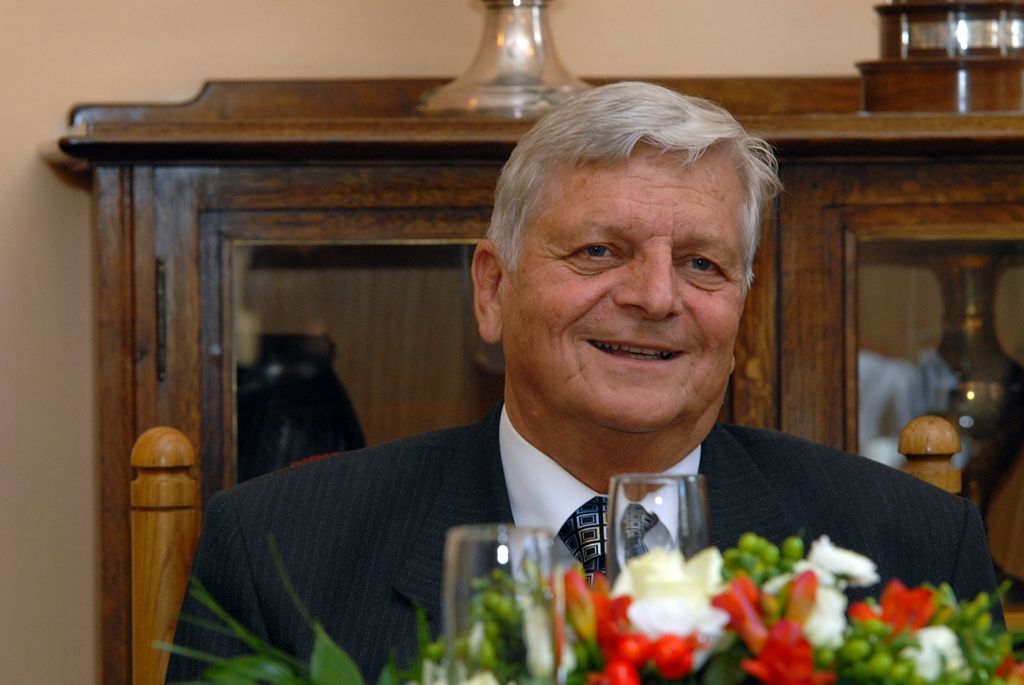 Za dlouholeté a úspěšné vedení Nadace 700 let města Plzně, která se za více než dvacet let své existence stala významným subjektem působícím na kulturní a společenské scéně města, byla udělena jejímu řediteli Miloslavu Rabochovi městská historická pečeť. (foto: 21.10.2014)