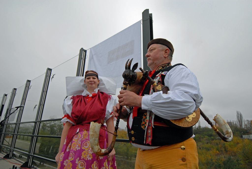 Dnes (3.11.2014) byla slavnostně pojmenována nová ulice Regensburská