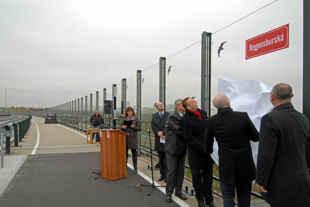 Dnes (3.11.2014) byla slavnostně pojmenována nová ulice Regensburská