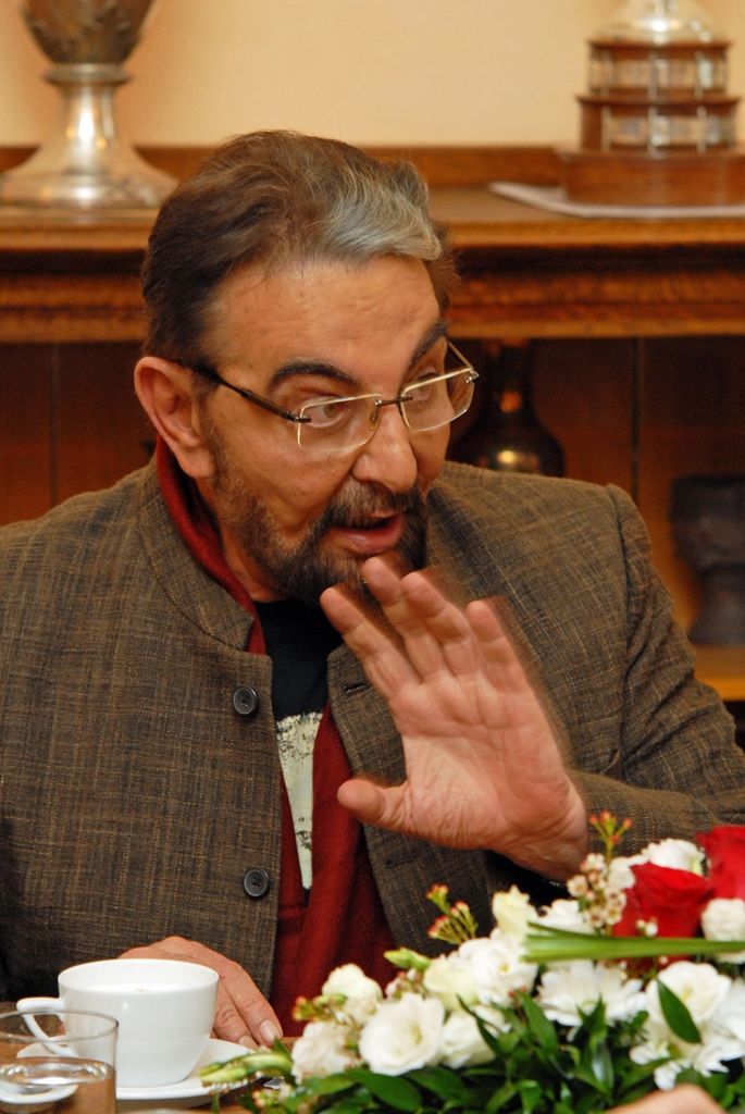 Světoznámý indický herec Kabir Bedi, představitel filmových rolí Sandokan nebo Černý korzár, se při své návštěvě Plzně setkal (11.11.2014) s primátorem Martinem Zrzaveckým a jeho prvním náměstkem Martinem Baxou. Herec přijel do Plzně v rámci Mezinárodního filmového festivalu pro děti a mládež Juniorfest a právě podpora dětí, umělců a kultury byla jedním z témat diskuse. Hovořilo se nejen o rychlém rozvoji filmového průmyslu a projektu Plzeň – Evropské hlavní město kultury 2015, ale také o vzájemné spolupráci mezi městem a indickou Bombají v rámci podpory mezinárodního obchodu.