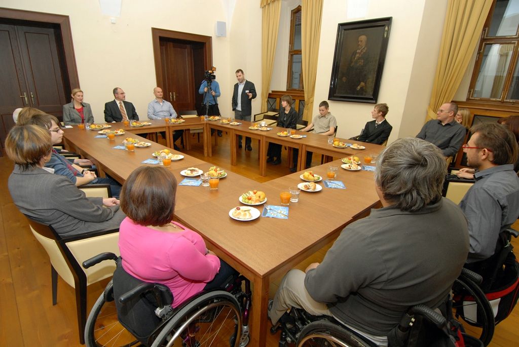 Zástupci města se setkali s úspěšnými handicapovanými sportovci