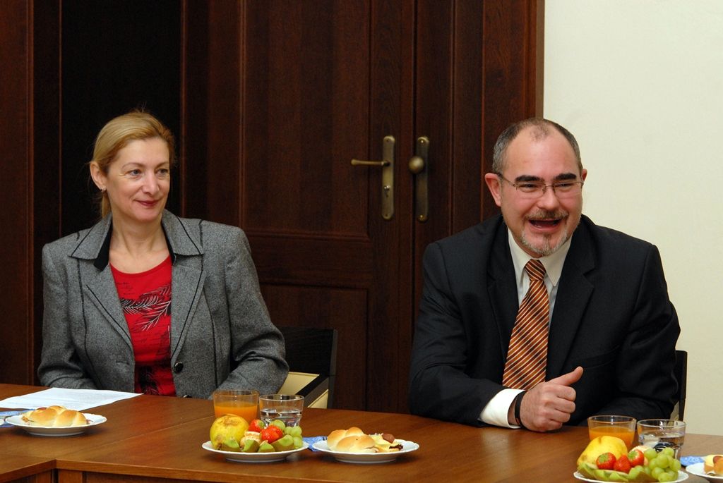 S úspěšnými handicapovanými sportovci se dnes (4.12.2014) setkal primátor města Martin Zrzavecký, náměstkyně pro školství a sociální věci Eva Herinková a radní pro podporu podnikání a sportu Michal Dvořák. Pozvání k neformálnímu posezení a společné diskusi přijali Kristýna Moravčíková, která vyniká v jízdě na tricyklu, mladí atleti Michal Vimmer a Josef Dekan, handbiker Pavel Foltýn, lukostřelci Jaroslav Zelenka a Štěpánka Kleisnerová i žáci ZŠ a MŠ pro zrakově postižené a vady řeči Plzeň Tomáš Kodýdek, Vilém Včala a Jaroslav Levý. Doprovodili je rodiče i trenéři Marcela Kulíšková a Roman Suda.