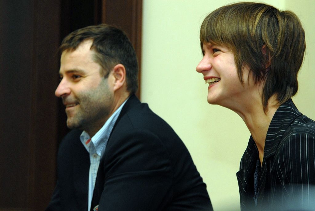 S úspěšnými handicapovanými sportovci se dnes (4.12.2014) setkal primátor města Martin Zrzavecký, náměstkyně pro školství a sociální věci Eva Herinková a radní pro podporu podnikání a sportu Michal Dvořák. Pozvání k neformálnímu posezení a společné diskusi přijali Kristýna Moravčíková, která vyniká v jízdě na tricyklu, mladí atleti Michal Vimmer a Josef Dekan, handbiker Pavel Foltýn, lukostřelci Jaroslav Zelenka a Štěpánka Kleisnerová i žáci ZŠ a MŠ pro zrakově postižené a vady řeči Plzeň Tomáš Kodýdek, Vilém Včala a Jaroslav Levý. Doprovodili je rodiče i trenéři Marcela Kulíšková a Roman Suda.