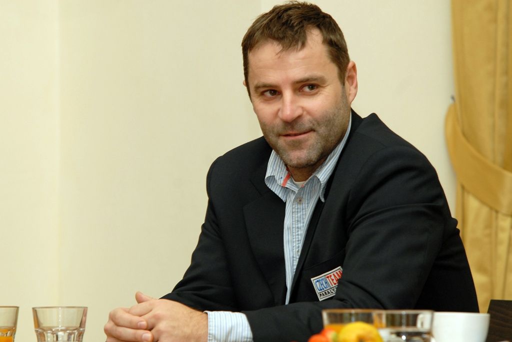 S úspěšnými handicapovanými sportovci se dnes (4.12.2014) setkal primátor města Martin Zrzavecký, náměstkyně pro školství a sociální věci Eva Herinková a radní pro podporu podnikání a sportu Michal Dvořák. Pozvání k neformálnímu posezení a společné diskusi přijali Kristýna Moravčíková, která vyniká v jízdě na tricyklu, mladí atleti Michal Vimmer a Josef Dekan, handbiker Pavel Foltýn, lukostřelci Jaroslav Zelenka a Štěpánka Kleisnerová i žáci ZŠ a MŠ pro zrakově postižené a vady řeči Plzeň Tomáš Kodýdek, Vilém Včala a Jaroslav Levý. Doprovodili je rodiče i trenéři Marcela Kulíšková a Roman Suda.