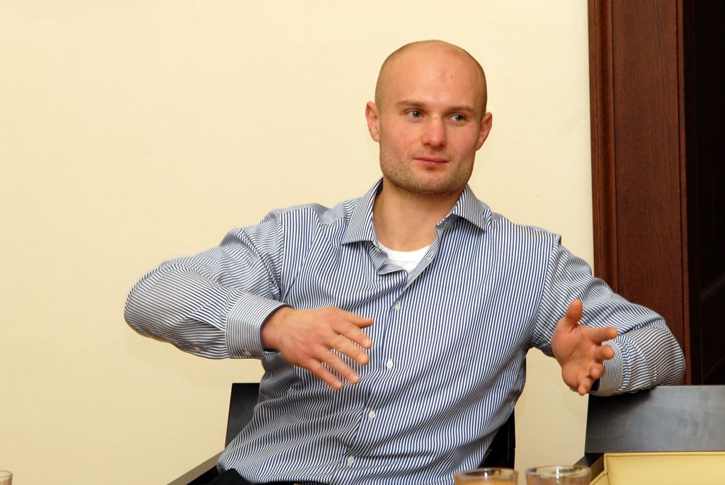 S úspěšnými handicapovanými sportovci se dnes (4.12.2014) setkal primátor města Martin Zrzavecký, náměstkyně pro školství a sociální věci Eva Herinková a radní pro podporu podnikání a sportu Michal Dvořák. Pozvání k neformálnímu posezení a společné diskusi přijali Kristýna Moravčíková, která vyniká v jízdě na tricyklu, mladí atleti Michal Vimmer a Josef Dekan, handbiker Pavel Foltýn, lukostřelci Jaroslav Zelenka a Štěpánka Kleisnerová i žáci ZŠ a MŠ pro zrakově postižené a vady řeči Plzeň Tomáš Kodýdek, Vilém Včala a Jaroslav Levý. Doprovodili je rodiče i trenéři Marcela Kulíšková a Roman Suda.
