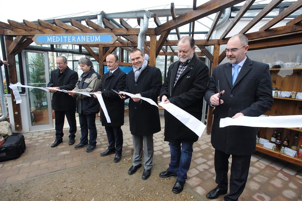 Zoologická a botanická zahrada otevřela dvě nové velké expozice, skleníkový pavilon věnovaný Středomoří a pavilon amazonského pralesa. Oba celky s mohutnou botanickou výsadbou a naučnými i interaktivními prvky vznikly v dosud nikdy nevyužitých místech zoologické zahrady, nad africkou restaurací Kiboko a na přírodní terase nad expozicí vlků hřivnatých. (foto: Z. Kubalová, J. Vogeltanz)