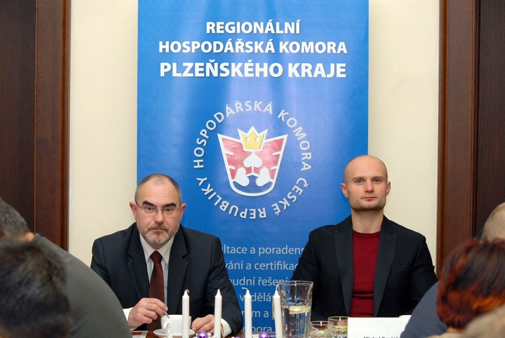 Předvánoční čas využili představitelé plzeňské městské správy a někteří členové Regionální hospodářské komory Plzeňského kraje k prvnímu setkání v novém volebním období. Uskutečnilo se na radnici pod záštitou radního pro oblast podpory podnikání a sportu Michala Dvořáka. (foto: 17.12.2014)