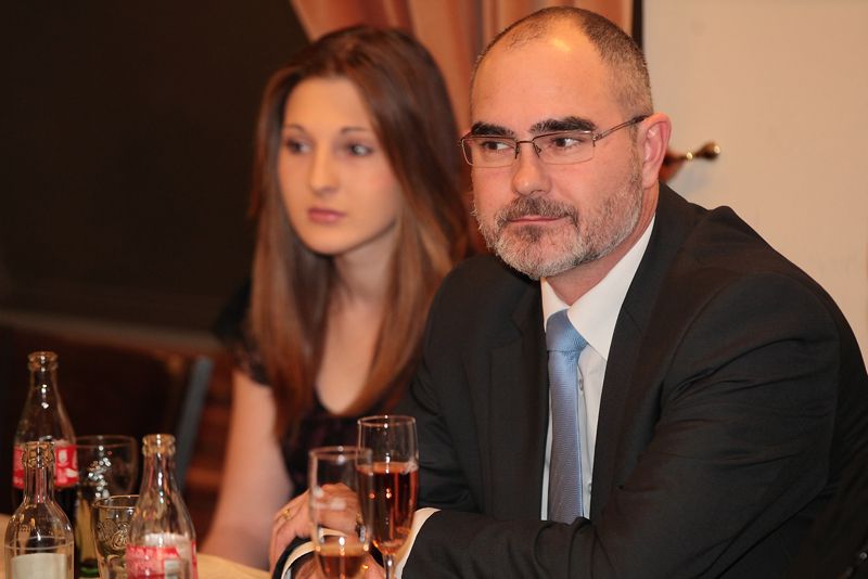 Město poosmé ocenilo dobrovolníky a pracovníky v sociálních službách. Tradiční akce Anděl 2014, kterou uspořádal odbor sociálních služeb magistrátu, se uskutečnila v pátek 19. prosince 2014 v Měšťanské besedě. Kromě nejvyššího ocenění Zlatý anděl se udělovaly tituly Anděl, Andělské ruce nebo Dobrá duše. K prvním gratulantům patřili primátor města Martin Zrzavecký i náměstkyně pro oblast školství a sociálních věcí Eva Herinková. (foto: Odbor sociálních služeb MMP)