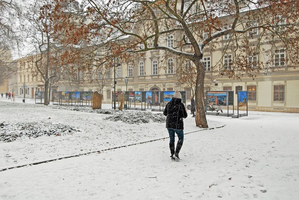 Vydání knihy doprovází výstava velkoformátových snímků s názvem Plzeň objektivem Libora Sváčka. (foto: 29.12.2014)