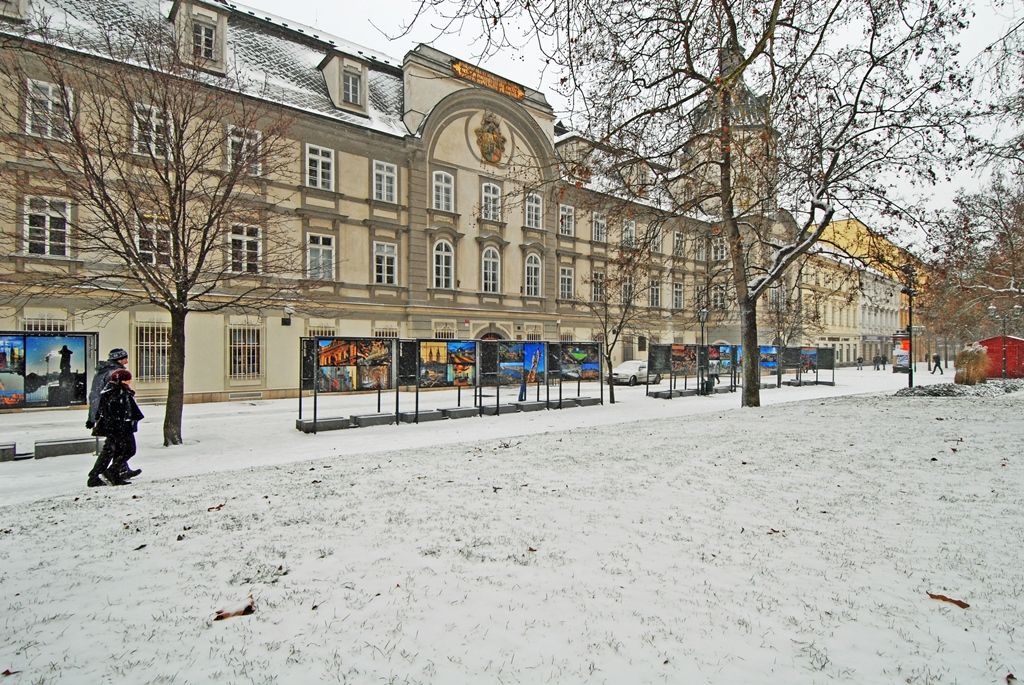 Vydání knihy doprovází výstava velkoformátových snímků s názvem Plzeň objektivem Libora Sváčka. (foto: 29.12.2014)