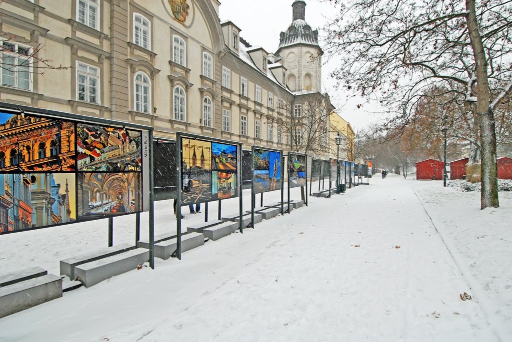 Vydání knihy doprovází výstava velkoformátových snímků s názvem Plzeň objektivem Libora Sváčka. (foto: 29.12.2014)