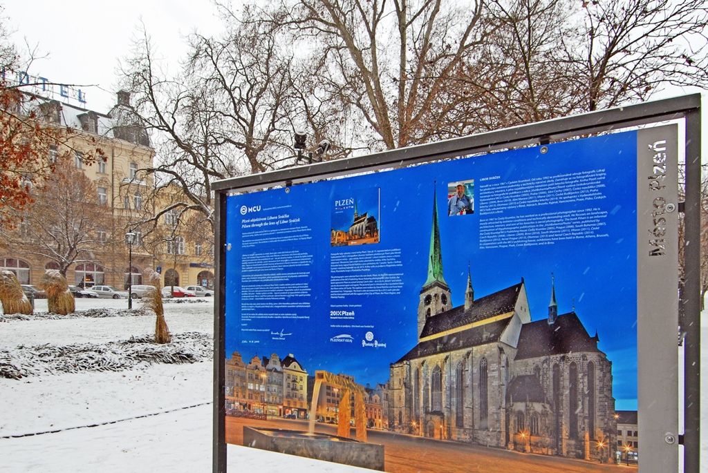 Vydání knihy doprovází výstava velkoformátových snímků s názvem Plzeň objektivem Libora Sváčka. (foto: 29.12.2014)