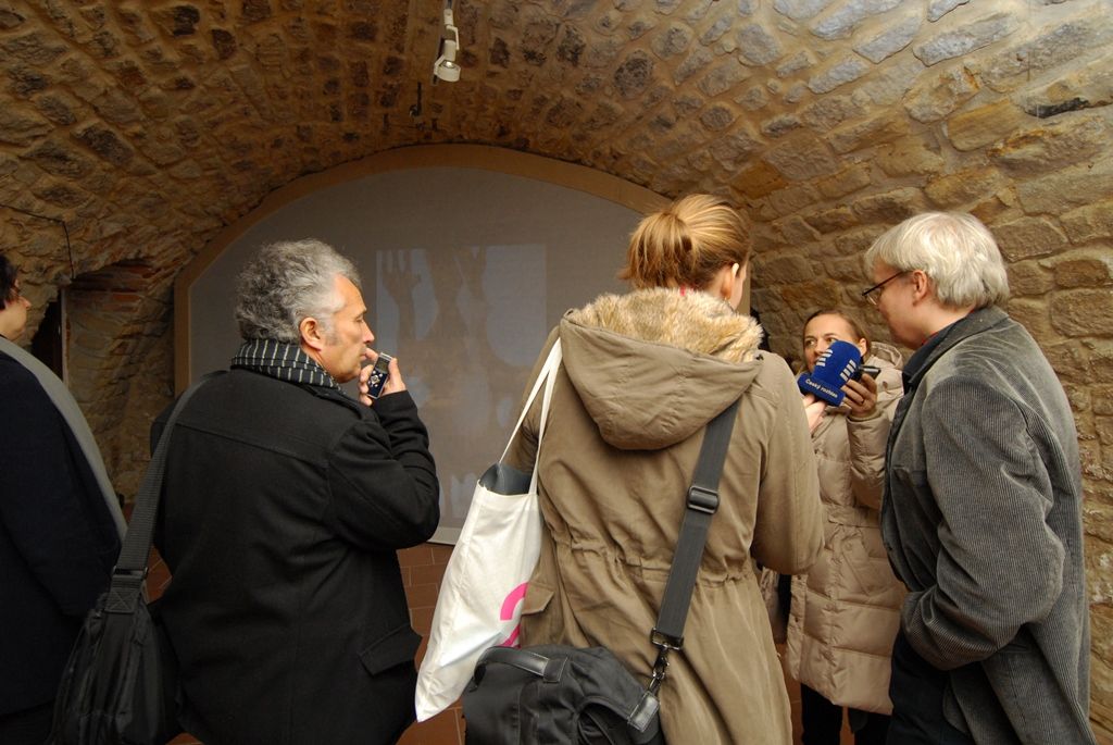 Galerie Jiřího Trnky hostí výstavu svého jmenovce, plzeňského rodáka a světově uznávaného výtvarníka. Prostory vzhledem k rozsahu poskytla i Galerie města Plzně. S autorem konceptu Janem Trnkou, potomkem Jiřího Trnky, spolupracoval Noro Držiak, laureát Českého lva za film Alois Nebel, architekt Miroslav Vavřina, kurátor Marcel Fišer z Galerie výtvarného umění v Chebu nebo Jakub Hora jako výkonný producent. (foto: 16.1.2015)