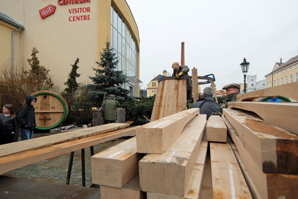 Původní a stále živá pivovarská řemesla, staročeská veselice ukazující to pravé české, které svým věhlasem překračuje hranice země, speciální pivovarská pošta a atraktivní prohlídky návštěvnické trasy s ochutnávkou piva. Tak se, kromě jiných, Plzeňský Prazdroj zapojil do slavnostního otevření města evropské kultuře. (foto: 17.1.2015)