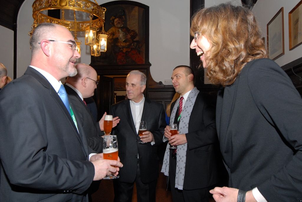 Původní a stále živá pivovarská řemesla, staročeská veselice ukazující to pravé české, které svým věhlasem překračuje hranice země, speciální pivovarská pošta a atraktivní prohlídky návštěvnické trasy s ochutnávkou piva. Tak se, kromě jiných, Plzeňský Prazdroj zapojil do slavnostního otevření města evropské kultuře. (foto: 17.1.2015)