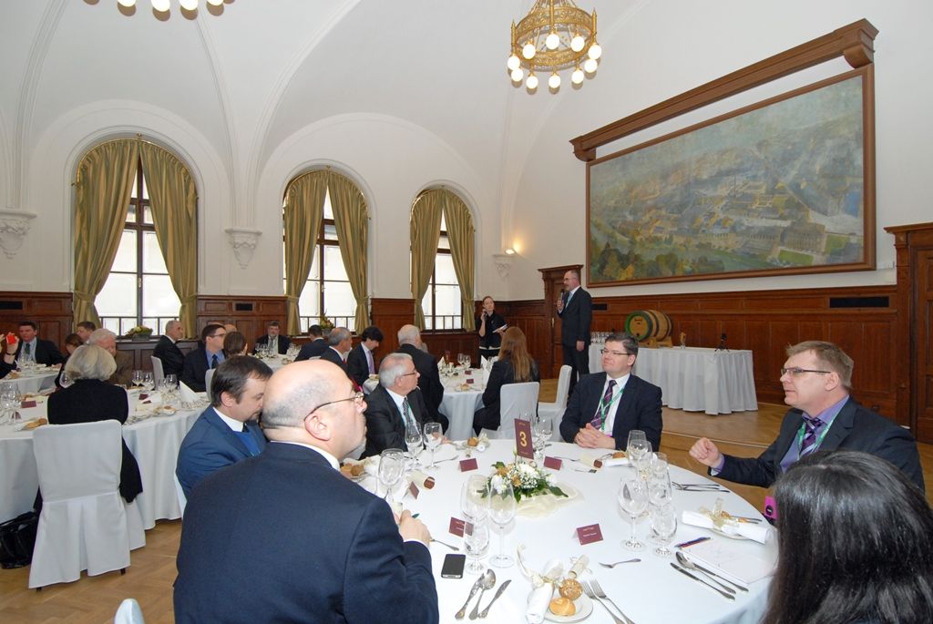 Původní a stále živá pivovarská řemesla, staročeská veselice ukazující to pravé české, které svým věhlasem překračuje hranice země, speciální pivovarská pošta a atraktivní prohlídky návštěvnické trasy s ochutnávkou piva. Tak se, kromě jiných, Plzeňský Prazdroj zapojil do slavnostního otevření města evropské kultuře. (foto: 17.1.2015)