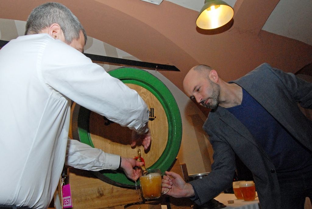 Původní a stále živá pivovarská řemesla, staročeská veselice ukazující to pravé české, které svým věhlasem překračuje hranice země, speciální pivovarská pošta a atraktivní prohlídky návštěvnické trasy s ochutnávkou piva. Tak se, kromě jiných, Plzeňský Prazdroj zapojil do slavnostního otevření města evropské kultuře. (foto: 17.1.2015)