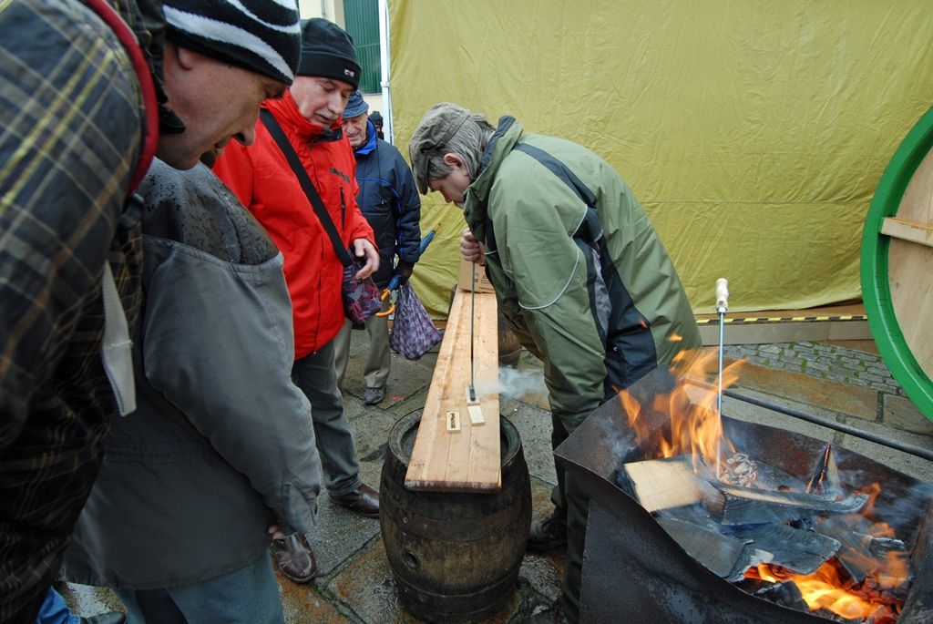 Původní a stále živá pivovarská řemesla, staročeská veselice ukazující to pravé české, které svým věhlasem překračuje hranice země, speciální pivovarská pošta a atraktivní prohlídky návštěvnické trasy s ochutnávkou piva. Tak se, kromě jiných, Plzeňský Prazdroj zapojil do slavnostního otevření města evropské kultuře. (foto: 17.1.2015)