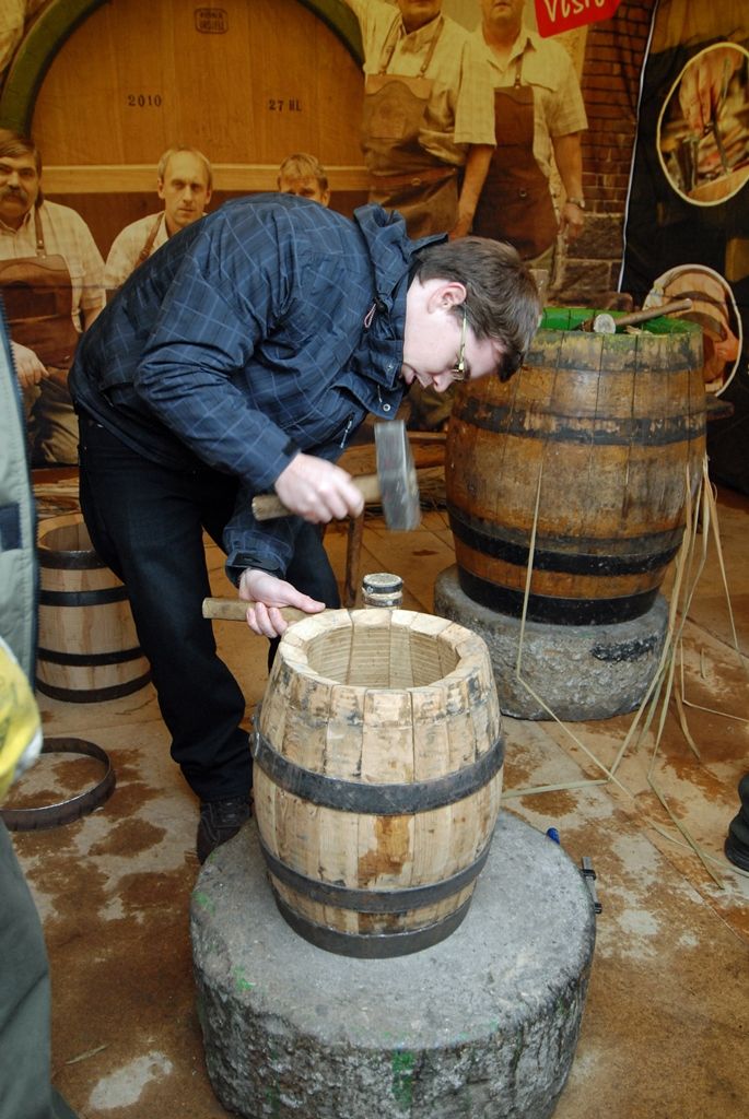 Původní a stále živá pivovarská řemesla, staročeská veselice ukazující to pravé české, které svým věhlasem překračuje hranice země, speciální pivovarská pošta a atraktivní prohlídky návštěvnické trasy s ochutnávkou piva. Tak se, kromě jiných, Plzeňský Prazdroj zapojil do slavnostního otevření města evropské kultuře. (foto: 17.1.2015)