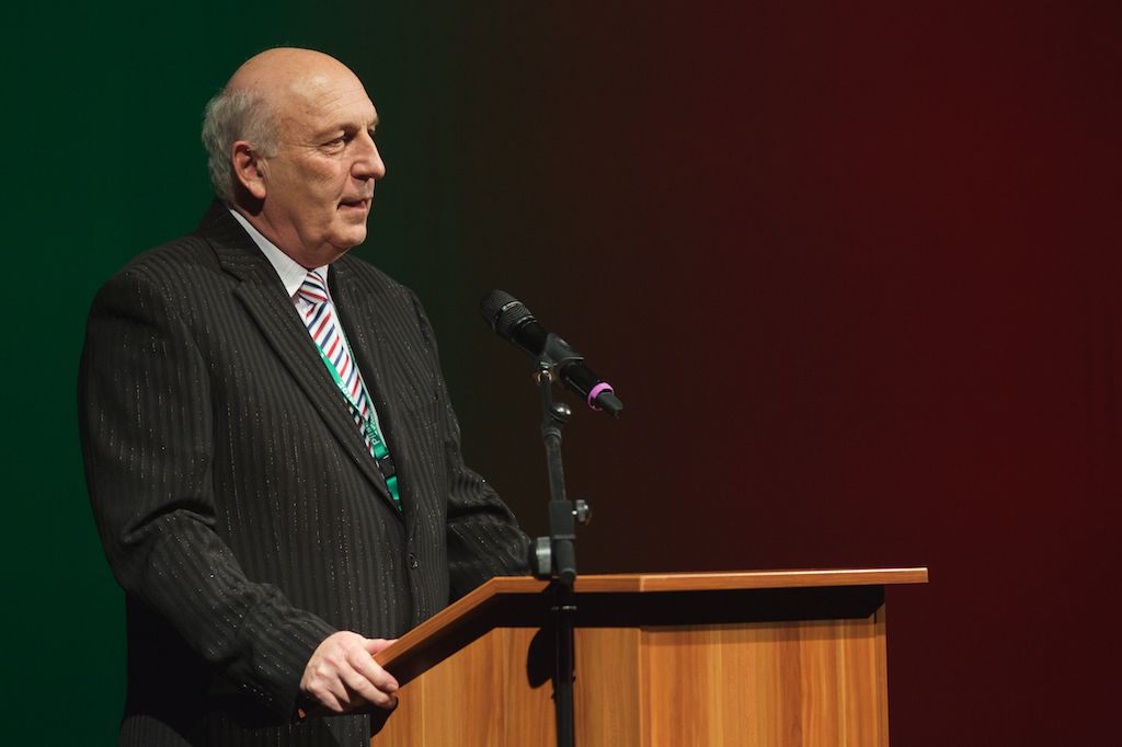 Symbolickou vládu Plzni pro rok 2015 na poli evropské kultury předali zástupci lotyšské Rigy a švédské Umey. Z Bruselu přivezla plaketu s titulem Evropské hlavní město kultury 2015 a Cenou Meliny Mercouri eurokomisařka pro spravedlnost, ochranu spotřebitelů a otázky rovnosti pohlaví Věra Jourová. Slavnostní atmosféru doplnilo několik písní z muzikálu Edith – vrabčák z předměstí v podání Radky Fišarové a originální uvedení evropské hymny samotnými hosty večera. Poté se jeviště a zákulisí divadla proměnilo v malou Plzeň s ulicemi, venkovní kavárnou i hospůdkou s plzeňským pivem. (foto: R. Muchka, 17.1.2015)