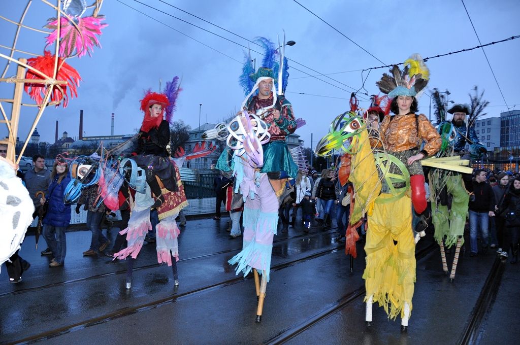 Jeden ze čtyř pramenů reprezentujících to nejlepší z Plzně a zároveň čtyři její řeky vyšel z Plzeňského Prazdroje a s ostatními se symbolicky spojil na náměstí Republiky a otevřel ho tak široké veřejnosti. (foto: Z. Kubalová, 17.1.2015)