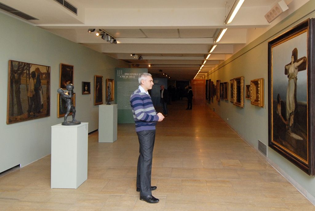 Výstava Mnichov – zářící metropole umění 1870 - 1918 Západočeské galerie v Plzni je jedním z hlavních bodů projektu Plzeň – Evropské hlavní město kultury 2015. Jsou na ní zastoupeni umělci představující slavnou malířskou mnichovskou školu, mnichovský Jugendstil a avantgardní hnutí skupiny Der Blaue Reiter. Výstava zahrnuje tvorbu umělců, jakou jsou například Carl Theodor von Piloty, Gabriel von Max, Franz von Lenbach, Wilhelm Leibl, Franz von Stuck, Vasilij Kandinskij, Alexej von Javlenskij nebo Paul Klee. Představuje také díla českých malířů působících v Mnichově té doby, jimiž byli například Václav Brožík, Alfons Mucha, Joža Uprka, Jakub Schikaneder, Emanuel Krescenc Liška, Ludvík Kuba nebo Jan Autengruber. (foto: 27.1.2015)