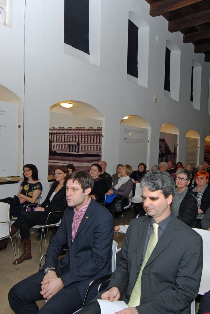 Výstava Mnichov – zářící metropole umění 1870 - 1918 Západočeské galerie v Plzni je jedním z hlavních bodů projektu Plzeň – Evropské hlavní město kultury 2015. Jsou na ní zastoupeni umělci představující slavnou malířskou mnichovskou školu, mnichovský Jugendstil a avantgardní hnutí skupiny Der Blaue Reiter. Výstava zahrnuje tvorbu umělců, jakou jsou například Carl Theodor von Piloty, Gabriel von Max, Franz von Lenbach, Wilhelm Leibl, Franz von Stuck, Vasilij Kandinskij, Alexej von Javlenskij nebo Paul Klee. Představuje také díla českých malířů působících v Mnichově té doby, jimiž byli například Václav Brožík, Alfons Mucha, Joža Uprka, Jakub Schikaneder, Emanuel Krescenc Liška, Ludvík Kuba nebo Jan Autengruber. (foto: 27.1.2015)