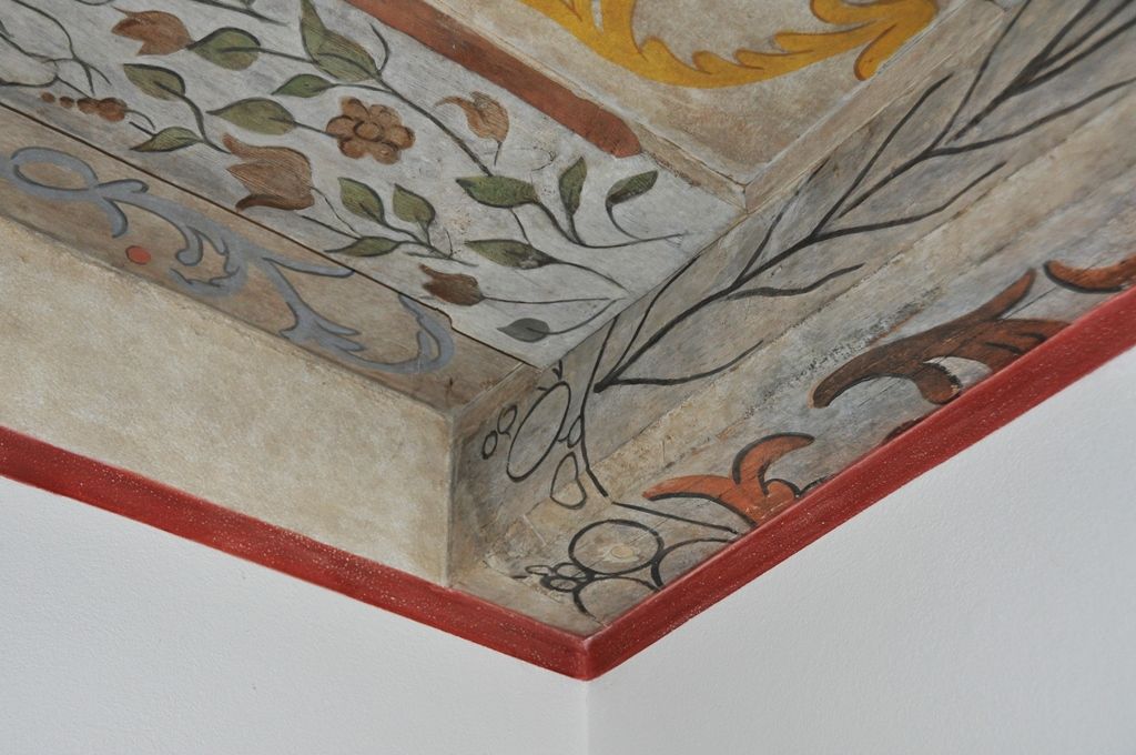 Nejstarší plzeňský lusthaus skrývá ve svém jádru předměstský dům, který se nachází v Lochotínské ulici 24. Kdysi se mu říkalo Lerchenfeldovský nebo U Táborů. Nyní patří soukromým majitelům, s nimiž se město spojilo při záchraně této cenné budovy. „V minulosti se v areálu nacházela Bolevecká karosárna, pak byl vrácen v restituci, a teď jej vlastníme my. Opravy jsou ale velice finančně náročné,“ říká Tomáš Hříbal, jednatel společnosti, které objekt patří. „V celkovém řešení představuje památkově hodnotný doklad historické zástavby Severního Předměstí,“ uvádí Petr Bukovský z odboru památkové péče magistrátu. (foto: Z. Kubalová)