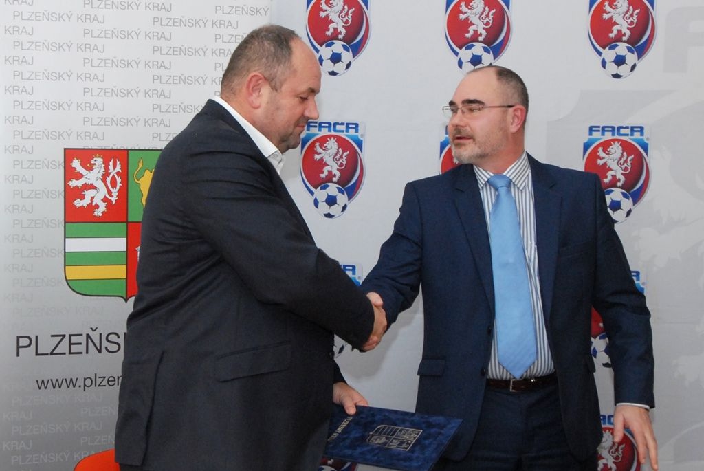 Koncentrace největších fotbalových talentů na jednom místě a jejich výchova v jedné z klíčových fází kariéry za dohledu špičkových odborníků a v odpovídajících podmínkách. Takový je smysl fotbalových akademií, které si kladou za cíl také všeobecný pohybový rozvoj jednotlivce v symbióze se vzdělávacím procesem a sportovním růstem. První pilotní projekt vzniká v Plzni díky spolupráci Fotbalové asociace České republiky (FAČR), Plzeňského kraje, města Plzeň a FC Viktoria Plzeň. (foto: 27.2.2015)