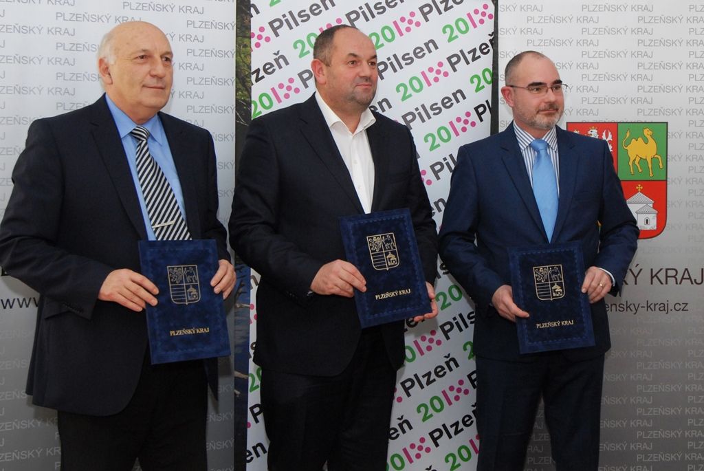 Koncentrace největších fotbalových talentů na jednom místě a jejich výchova v jedné z klíčových fází kariéry za dohledu špičkových odborníků a v odpovídajících podmínkách. Takový je smysl fotbalových akademií, které si kladou za cíl také všeobecný pohybový rozvoj jednotlivce v symbióze se vzdělávacím procesem a sportovním růstem. První pilotní projekt vzniká v Plzni díky spolupráci Fotbalové asociace České republiky (FAČR), Plzeňského kraje, města Plzeň a FC Viktoria Plzeň. (foto: 27.2.2015)